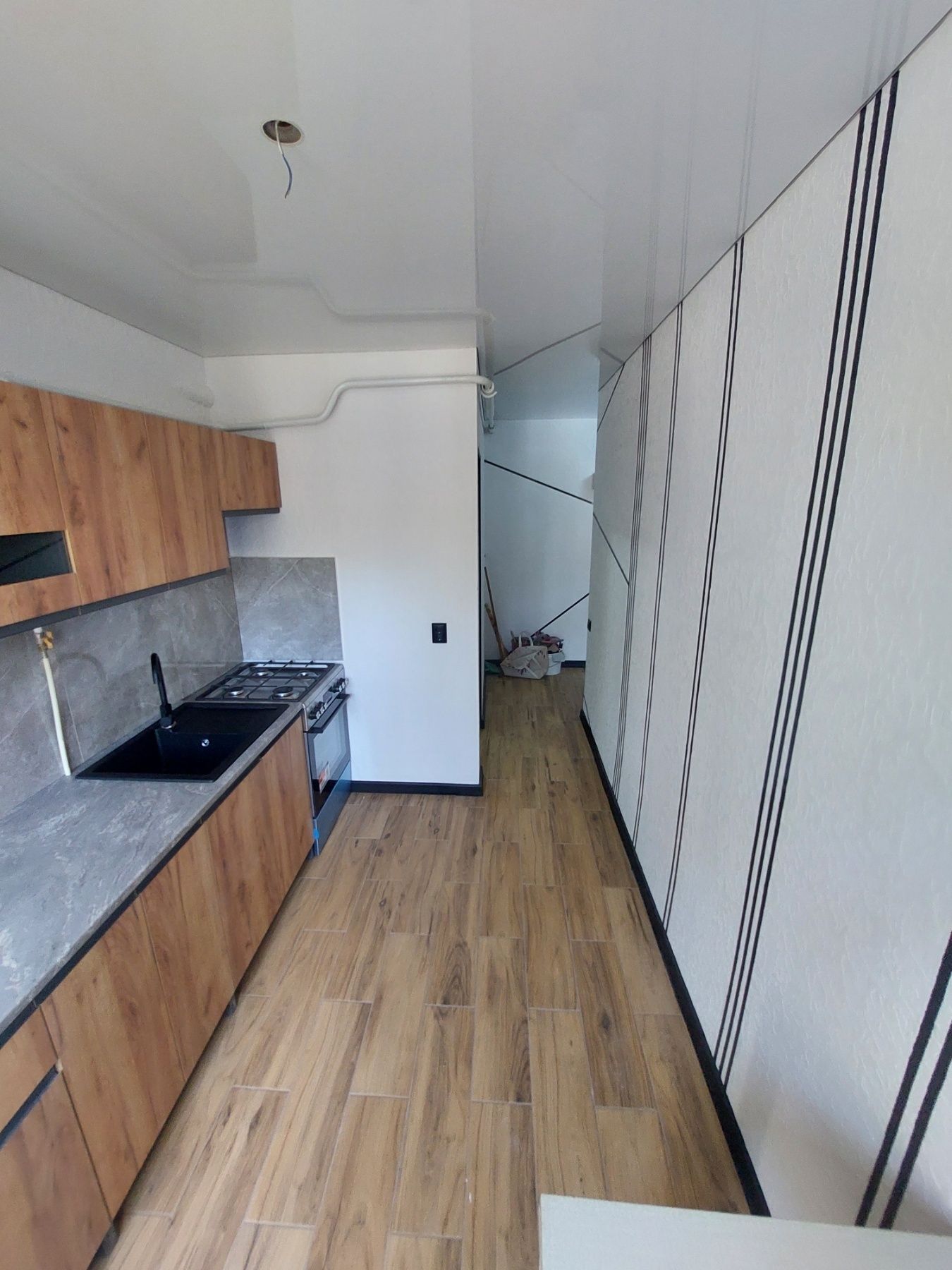Продаж 2 кімнатна квартира з новим  ремонтом 3 Слобідська