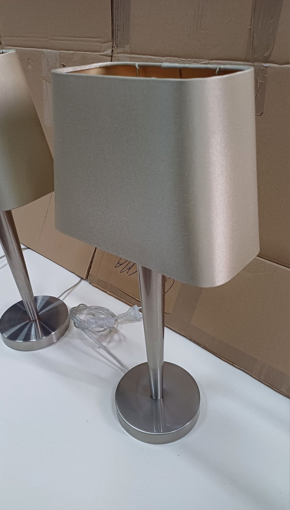 Par de candeeiros de mesa.