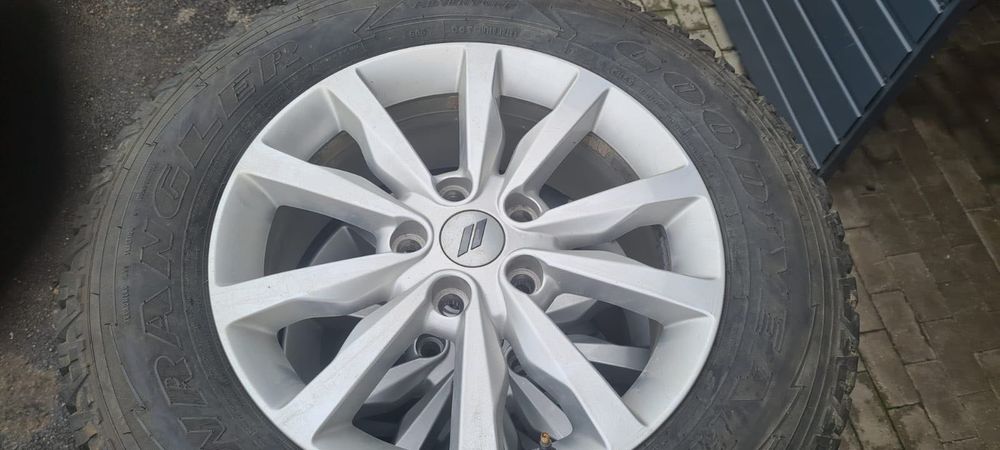 FELGI Dodge 18" OEM wraz z oponami