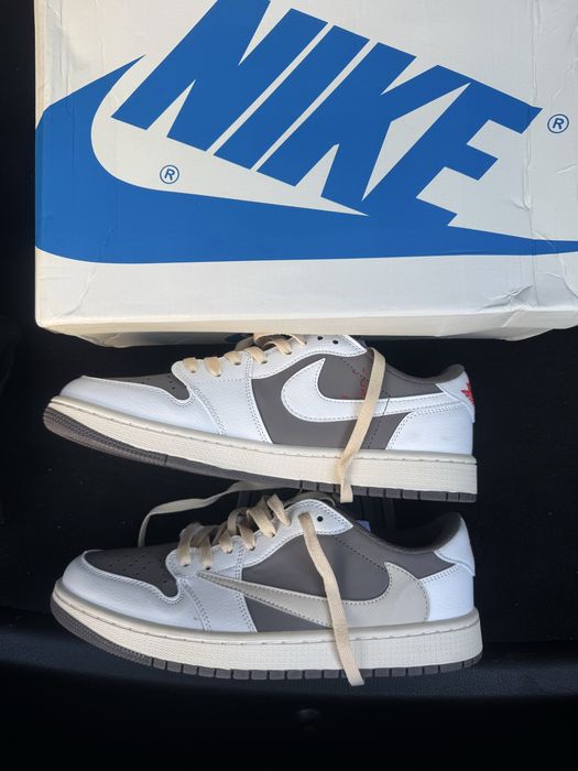 Jordan 1 Retro Low OG SP Fragment x Travis Scott e Travis Scott Mocha