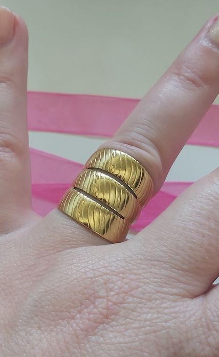 Anel dourado, em aço, ajustável