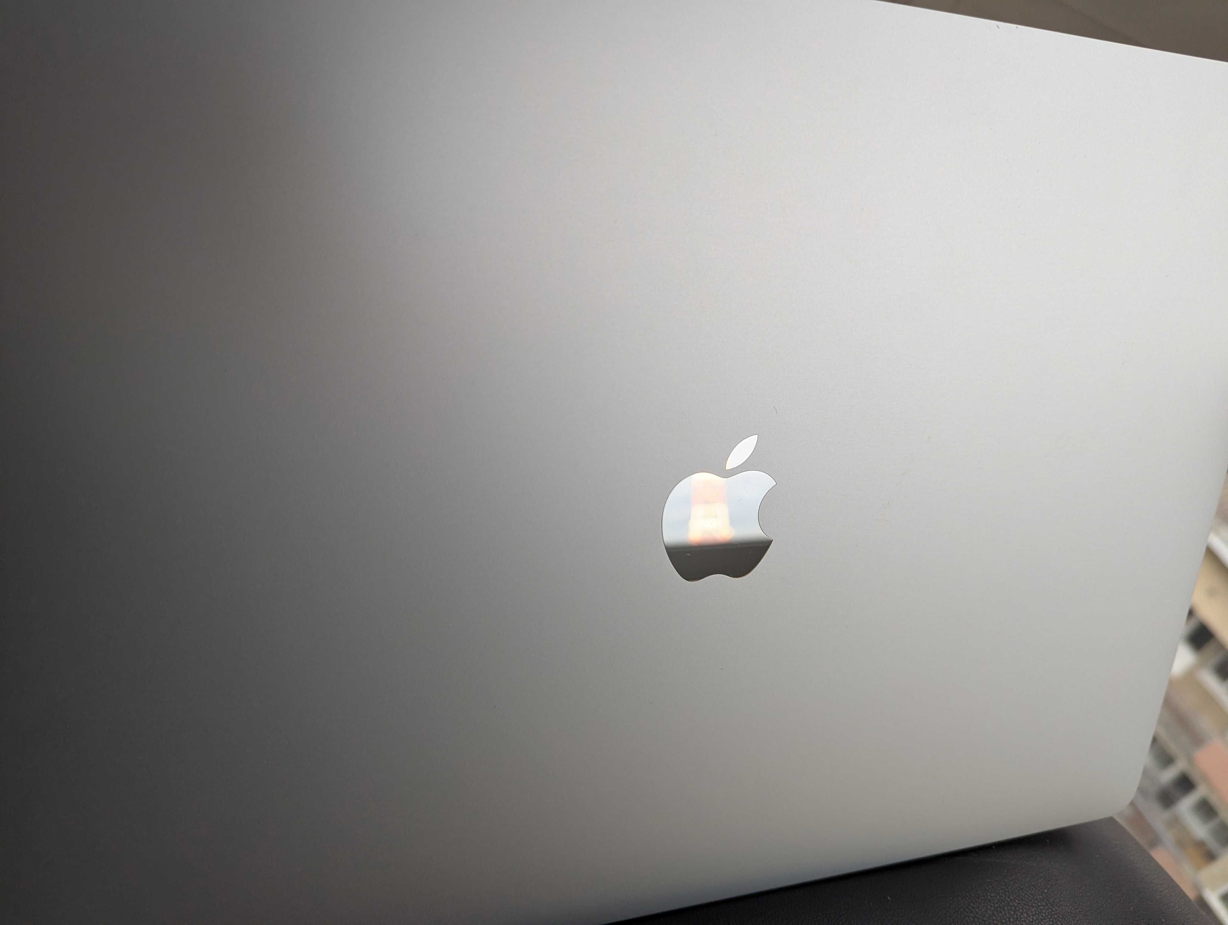 Apple MacBook Pro 16" 2019 (Core i7/16Gb DDR4/512Gb SSD) Silver