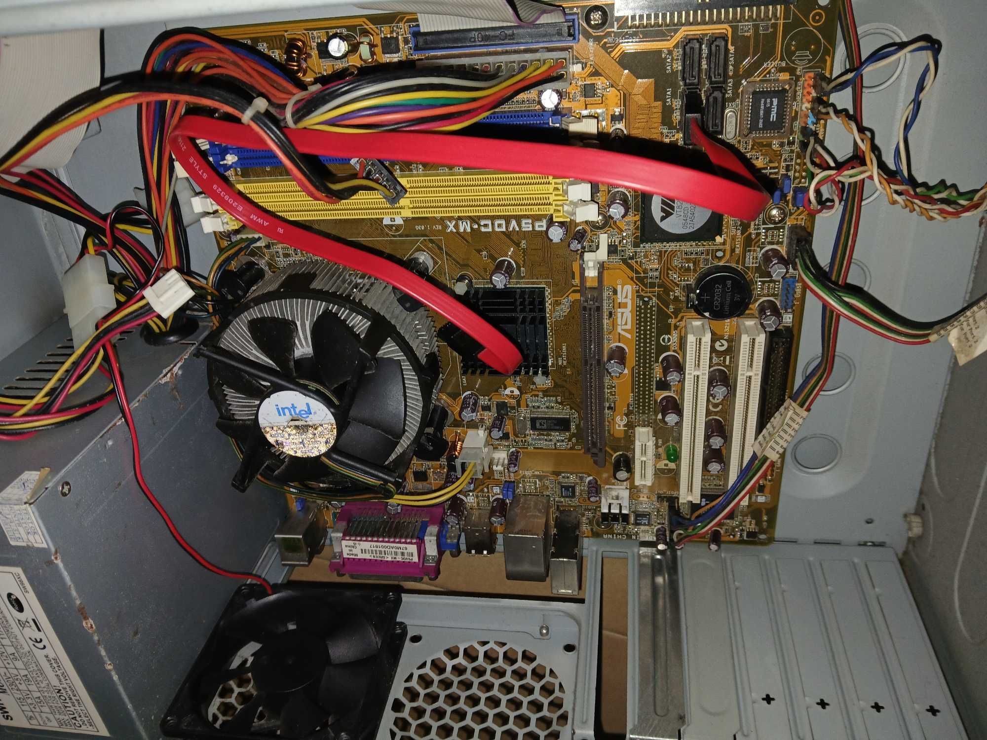 Torre PC desktop incompleto, com drive DVD (não sei se funciona)