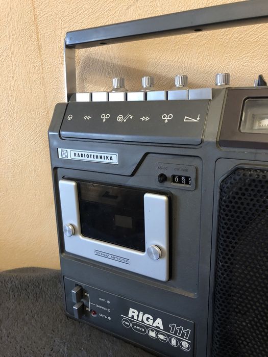 Продам магнитолу Рига 111
