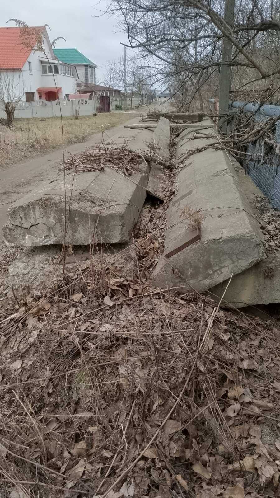 Підкранові залізобетонні балки (лежні).