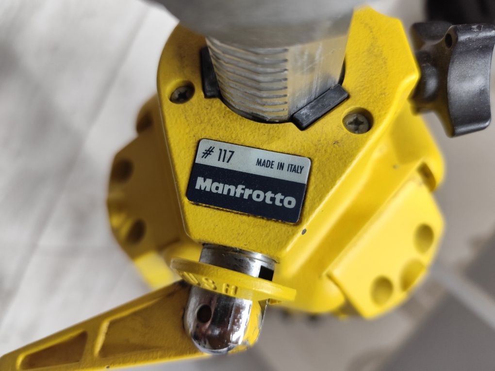 Тринога Manfrotto MF 117B для ротаційного нивеліра