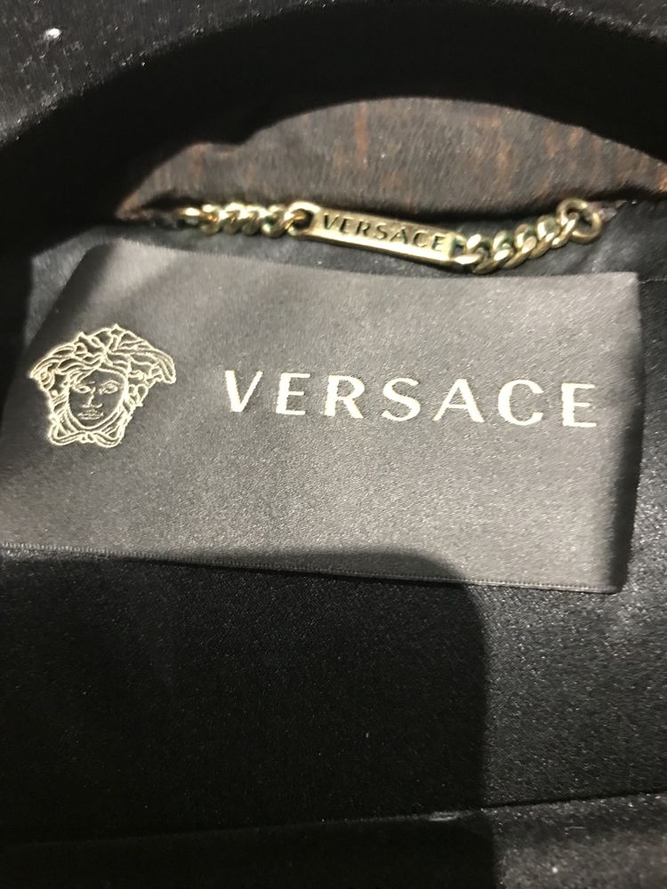 Куртка Versace очень красивая