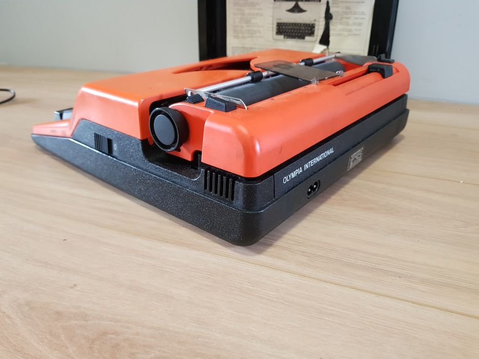 Maszyna do pisania elektryczna Olympia Monica Electric de Luxe sprawna