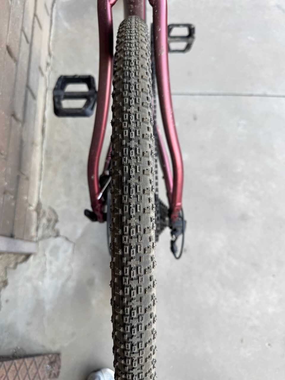 Велосипед 28" Merida SILEX 300 (2023) dark red L (53) 181-192 см