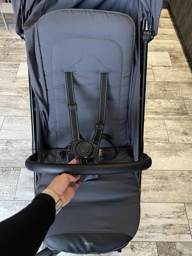 Прогулянкова коляска Carrello nero