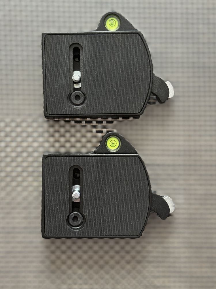Adapter Manfrotto MN394 z poziomicami do płytek 410PL (2 szt.)