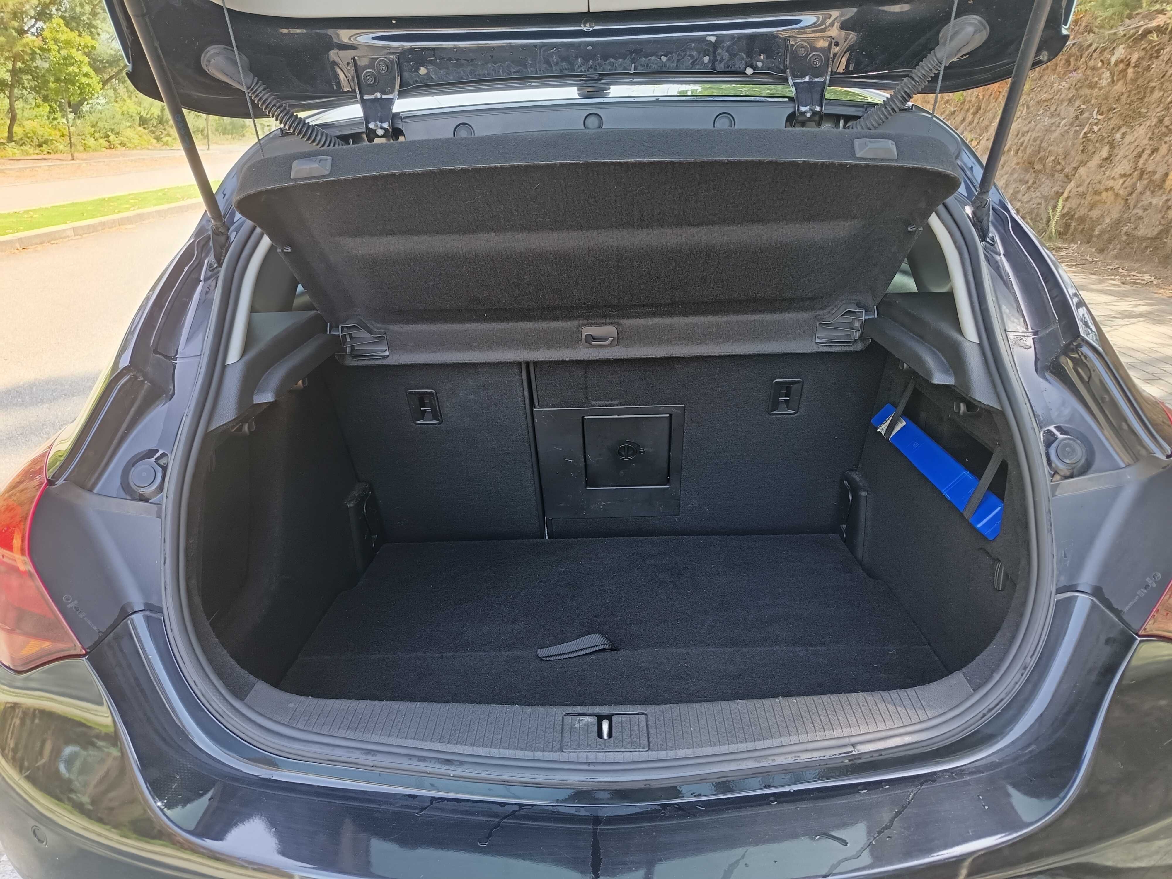 Opel Astra Cosmo Preto – Excelente Estado | Teto de Abrir |