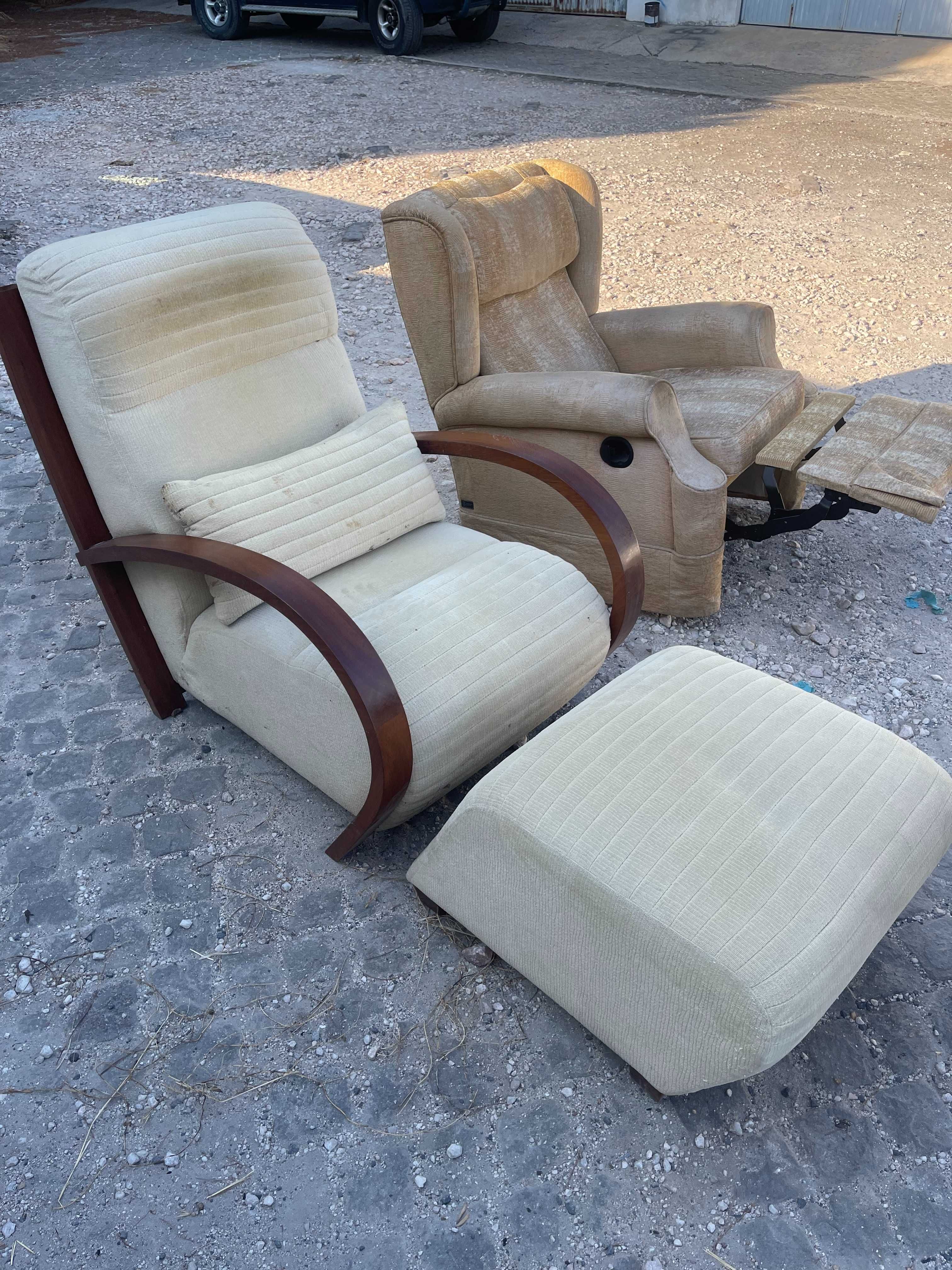 Conjunto de Poltronas Clássicas com Reclinável Integrado