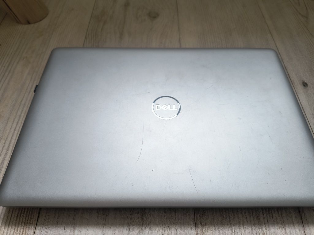 Laptop Dell Inspirion 5570