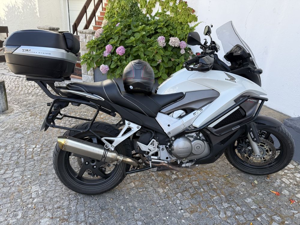Moto Honda VFR 800x (Cossrunner)