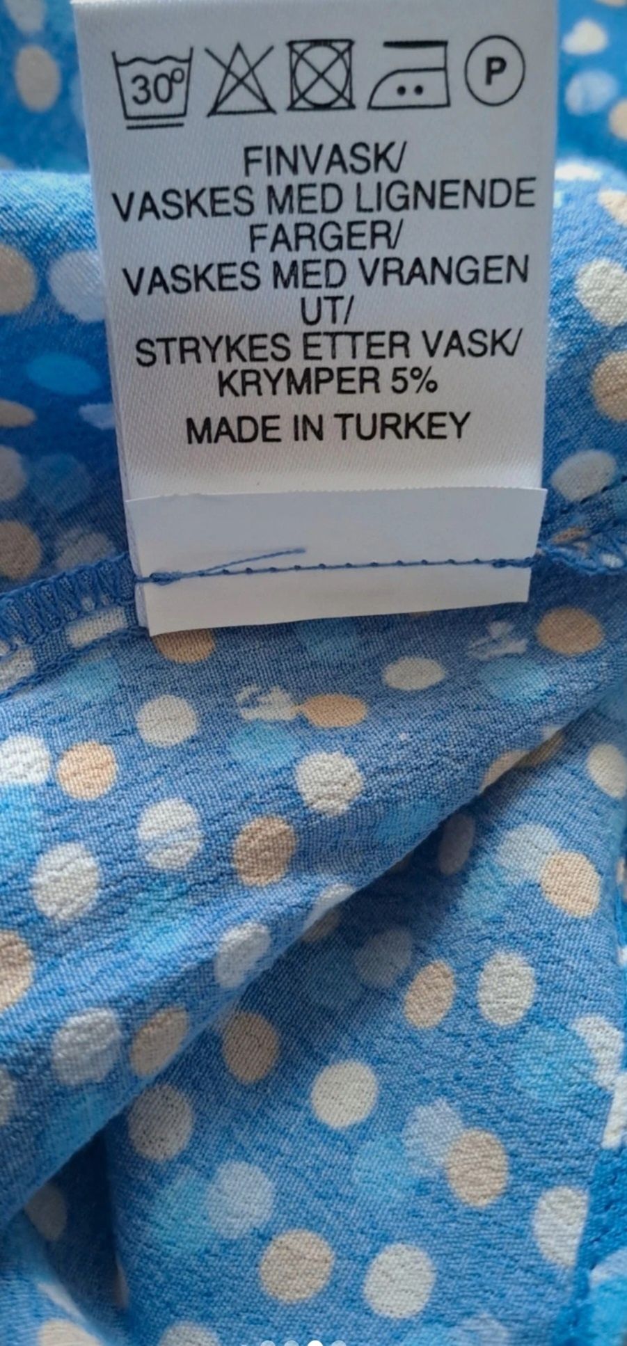 Sukienka prosta rekaw motylek z tylu lezka I guzik