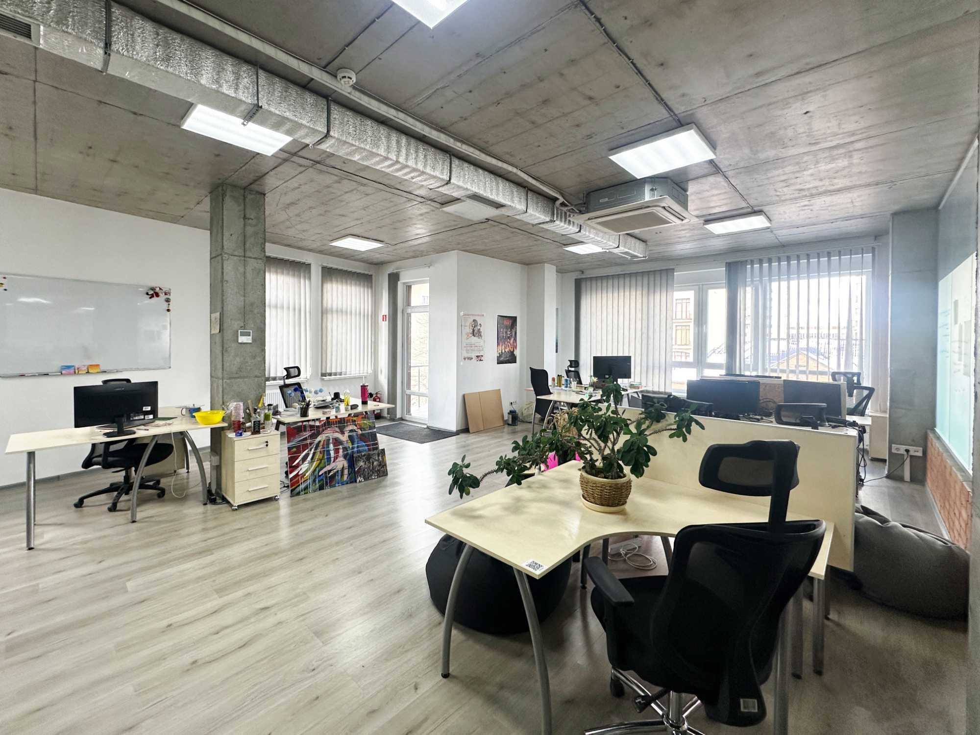 Оренда офісного приміщення, 228 м² за 12$/ м², на вул. Угорська