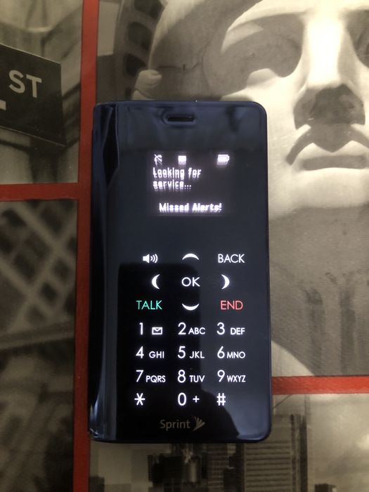 Продам телефон sanyo