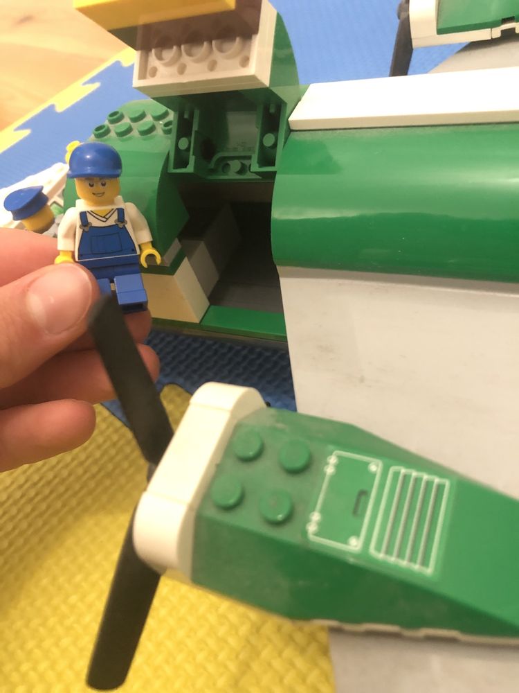 Lego City samolot 7734: Green Cargo Plane