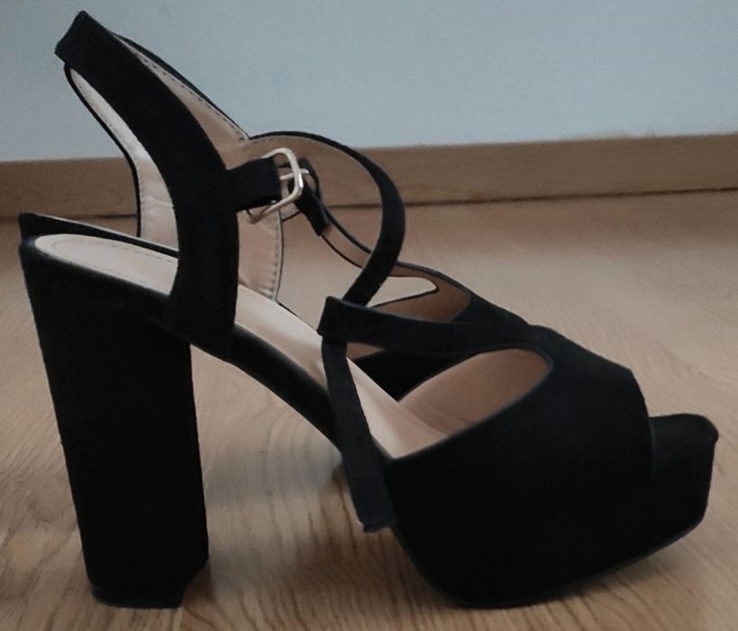 Sandálias salto alto