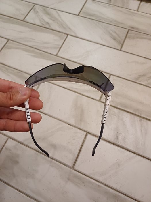 Очки солнцезащитные