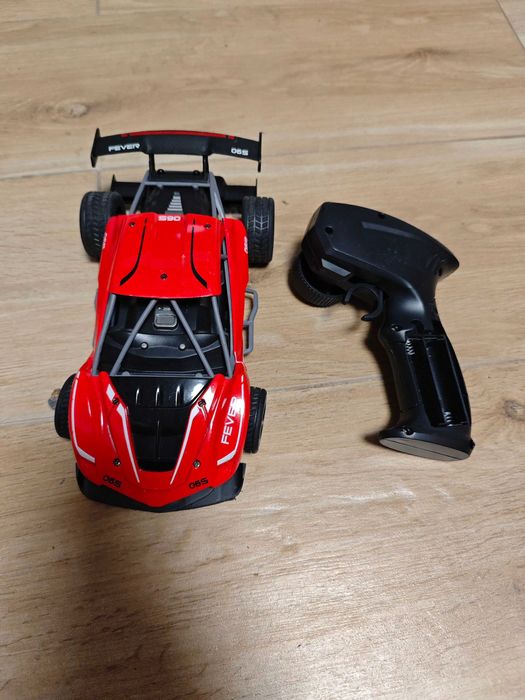 Zdalnie sterowany samochód RC "Fever" – Brak klapki na baterie