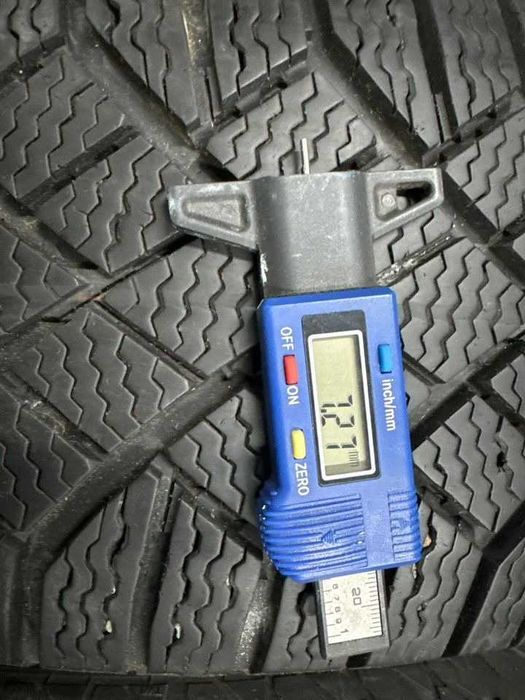 Continental ContiVikingContact 7 215/60 R17 100T