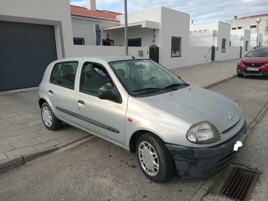 Renault clio com 166 km