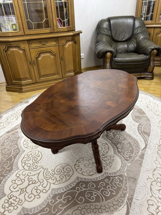 Антикварні столики журнальні