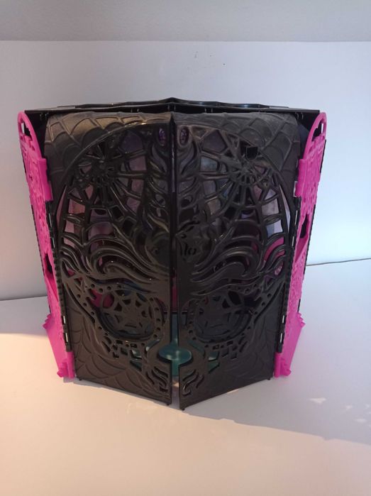 Монстр хай moster high 13 бажань вечеринка -
Работает.