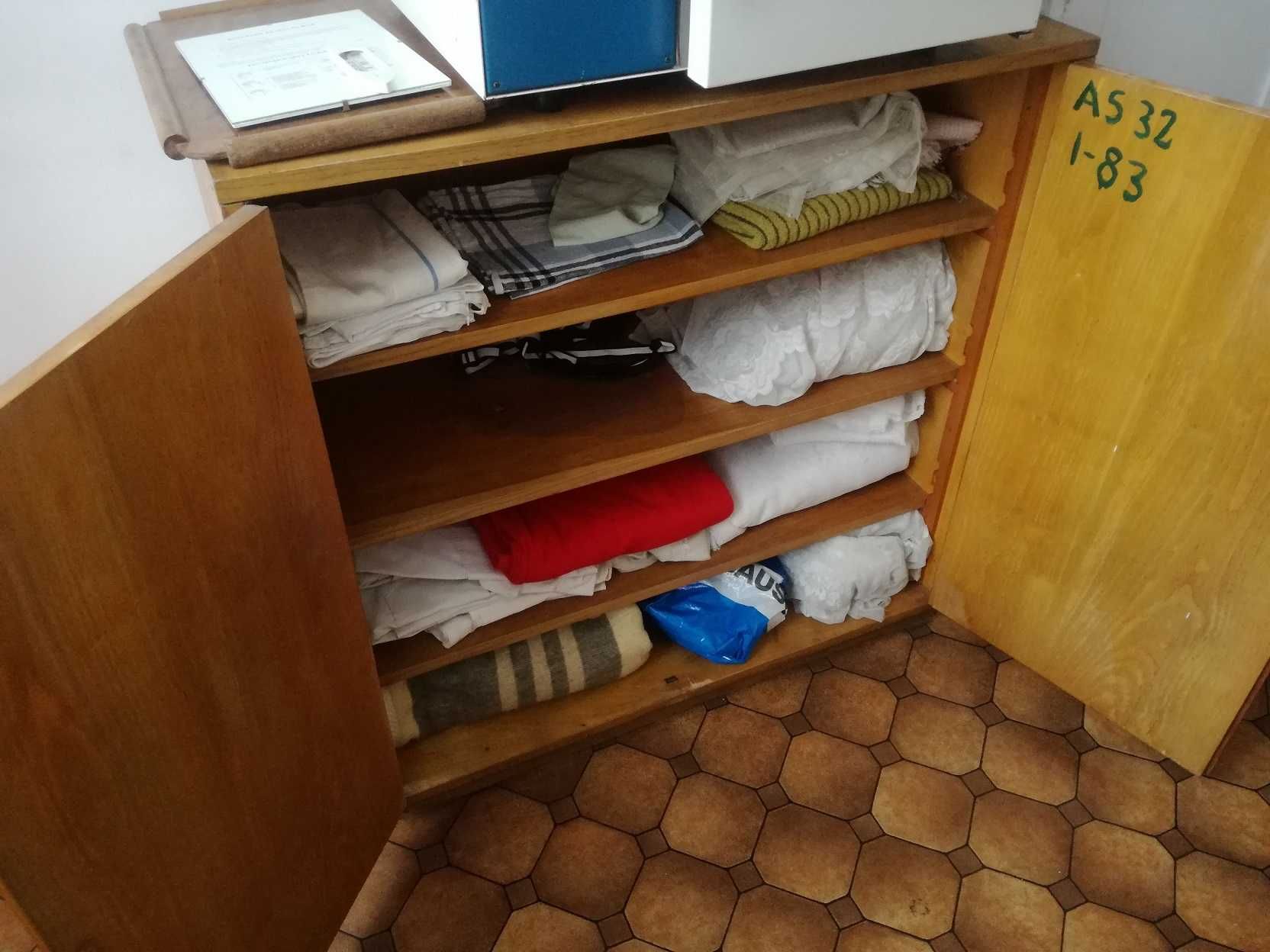 stare komody 5 półek lakierowane prawdziwe drewno 2 sztuki