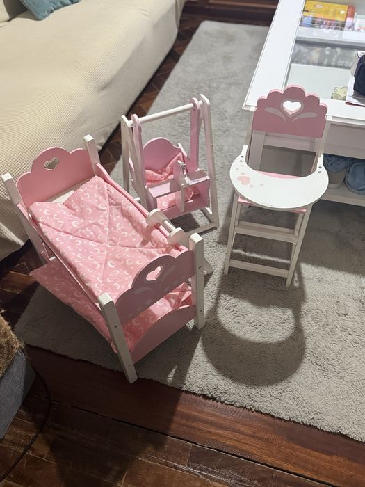 Cama beliche, baloiço e cadeira de pápa