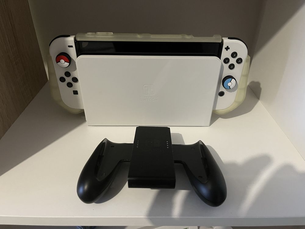 Nintendo Switch OLED Branca + Mumba oficial Case