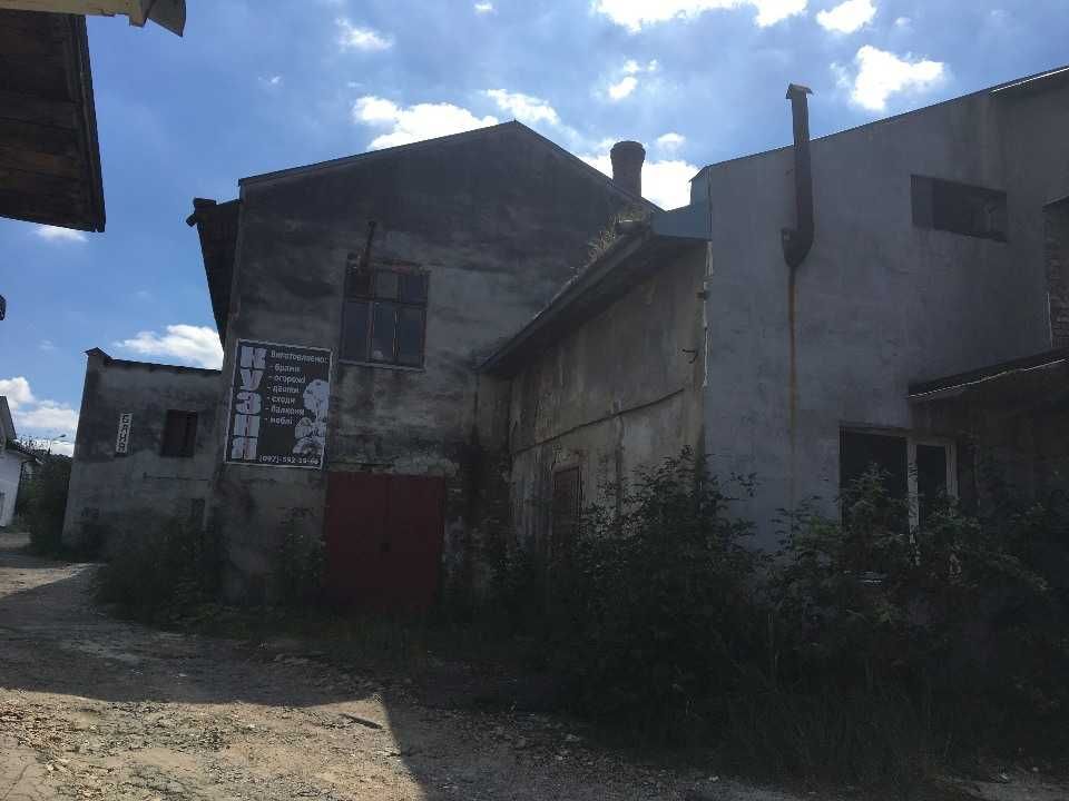 Нежитлова будівля, центр