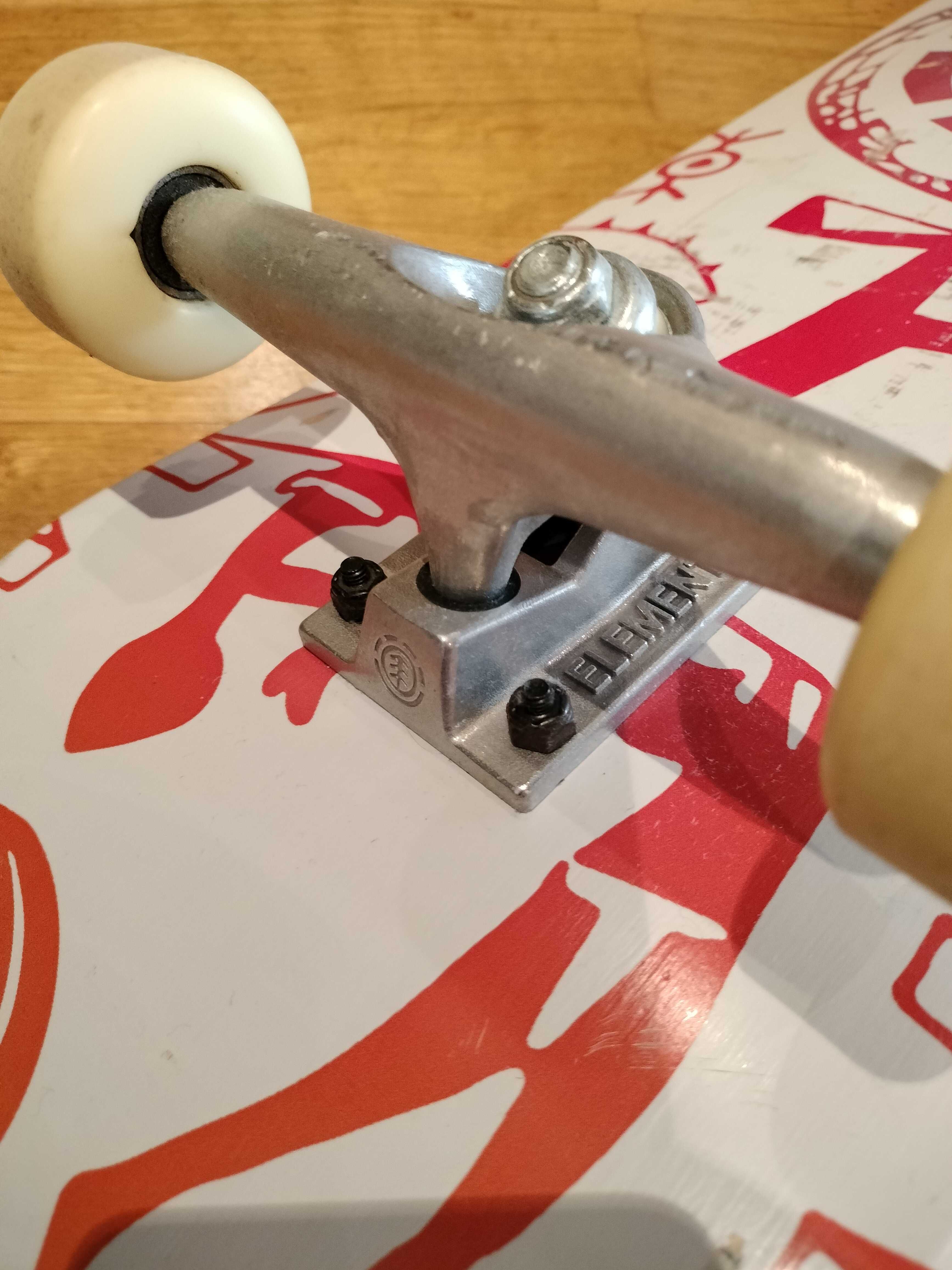 Skate Element bom estado