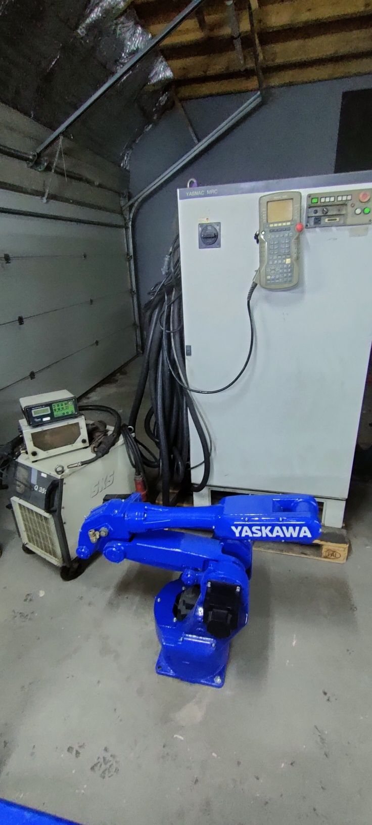 Robot przemysłowy spawalniczy Yaskawa MOTOMAN + spawarka