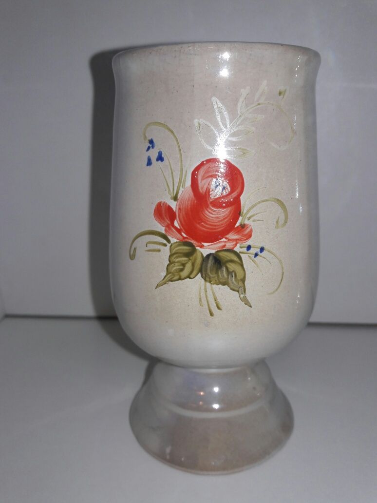 Декоративная вазочка, ваза с красными розами. Цена за 2 вазы.