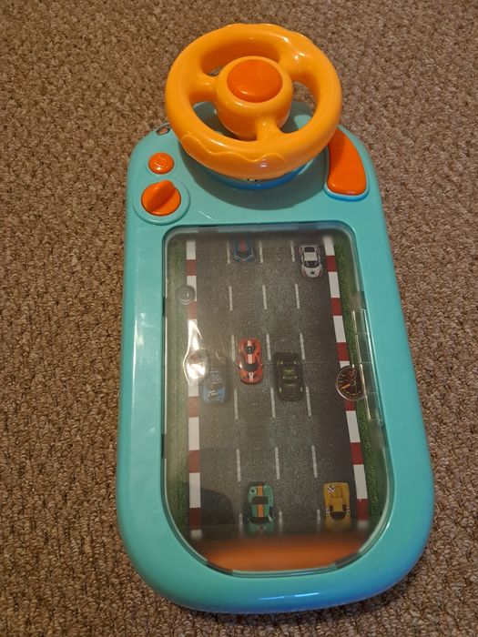 Symulator do jazdy samochodem z kierownicą