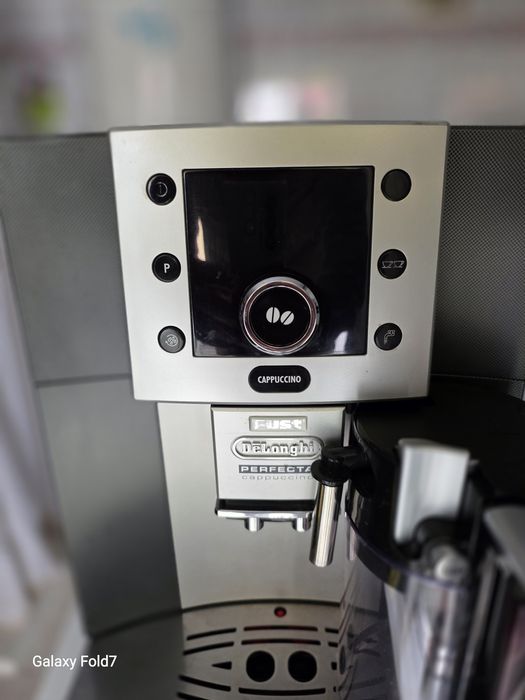 Кавомашина Delonghi Fust + молочник 23рік