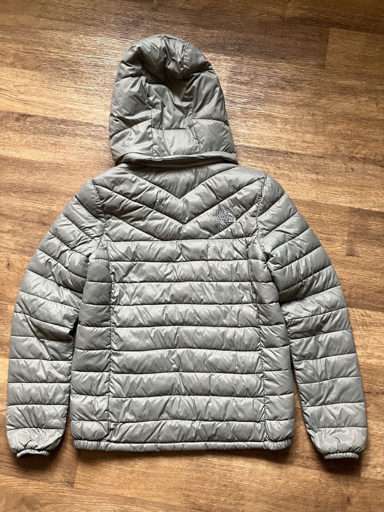 Весняна ультратонка, але тепла куртка the north face оригінал