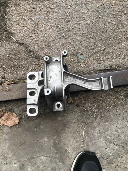 Подушка двигуна Skoda Octavia A7