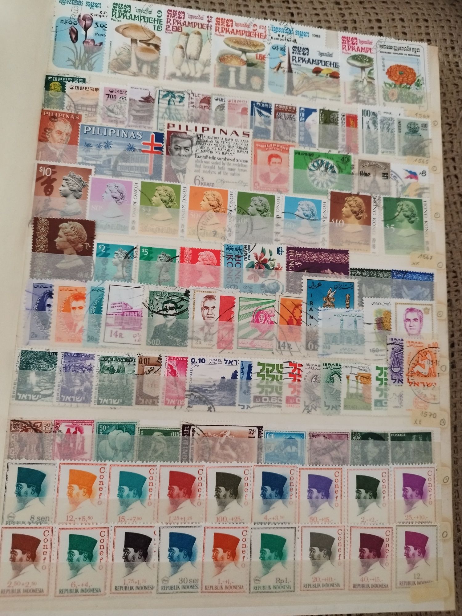 Classificador com 466 selos diferentes países  asiáticos
