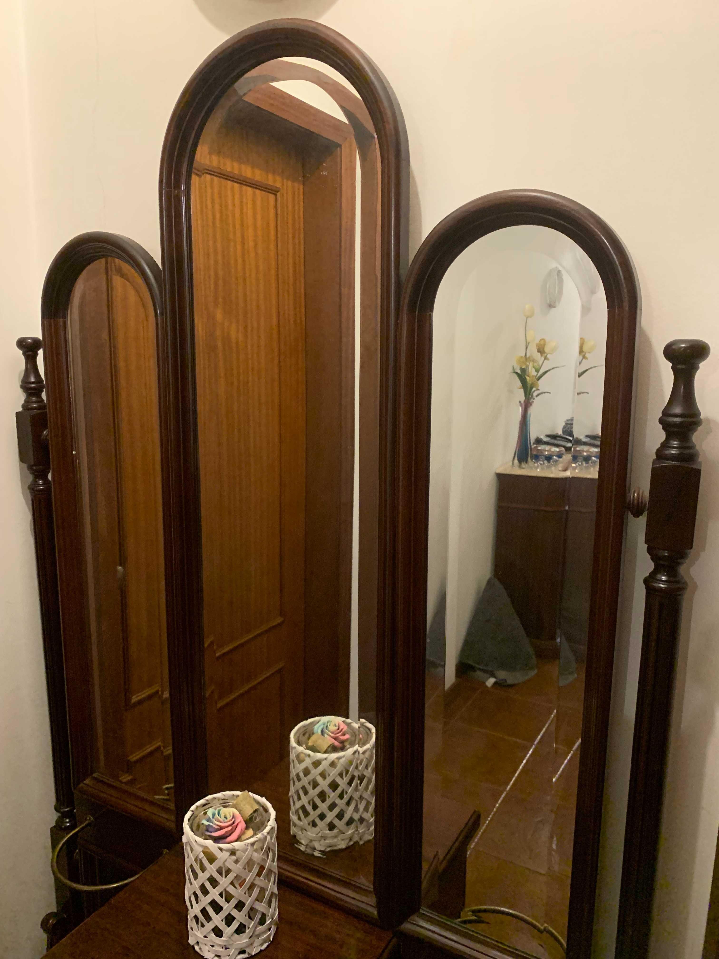 Armário de madeira com espelhos - 1,85x1.02m