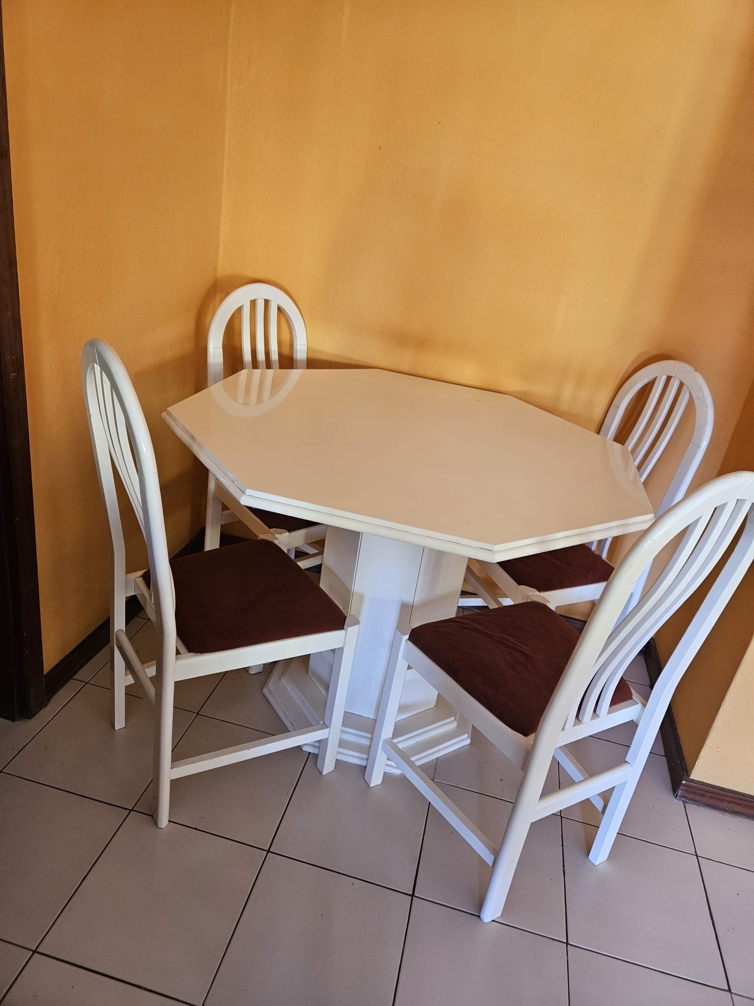 Mesa com cadeiras