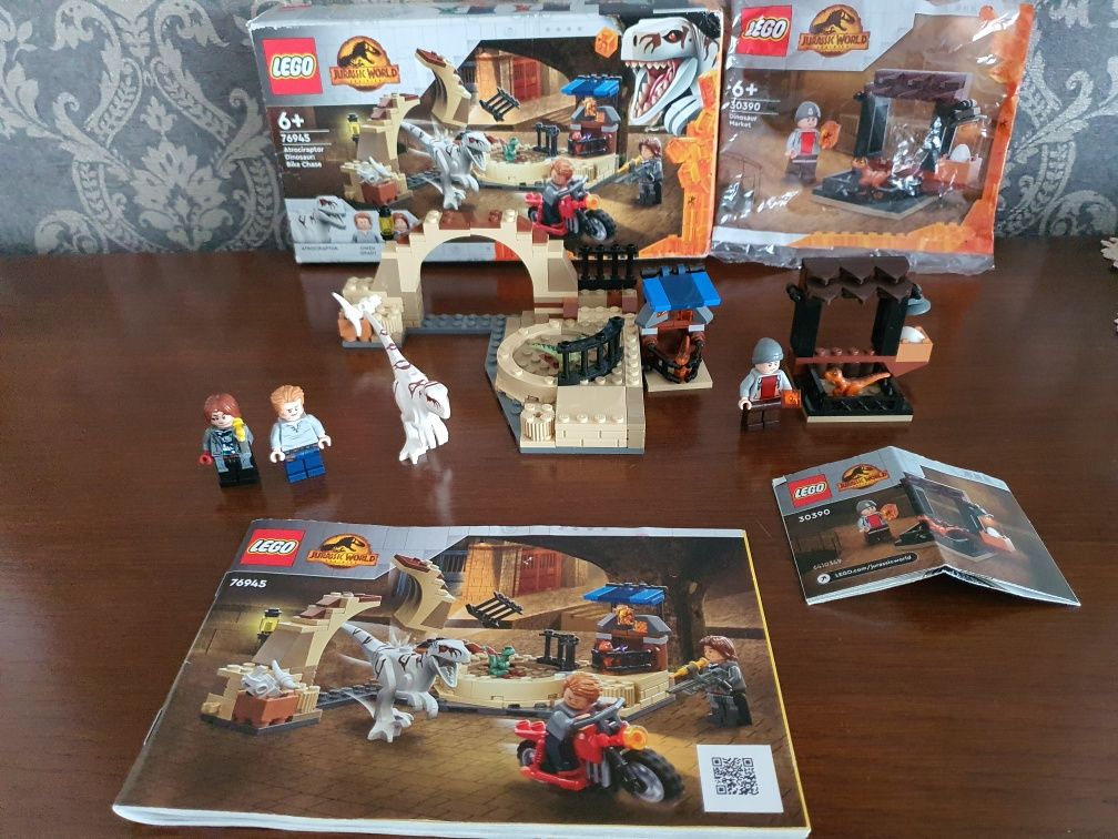 Klocki lego Jurassic World zestawy 76945 oraz 30390