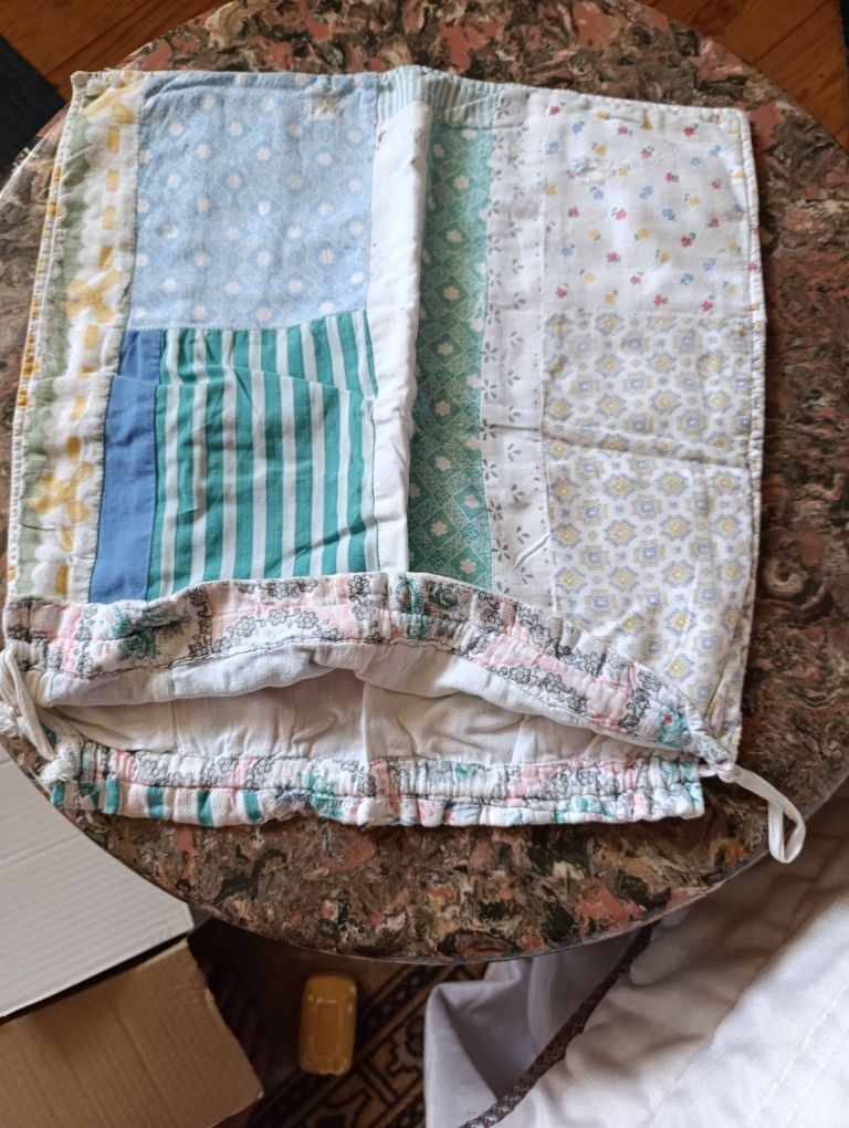 Rendas diversas e panos