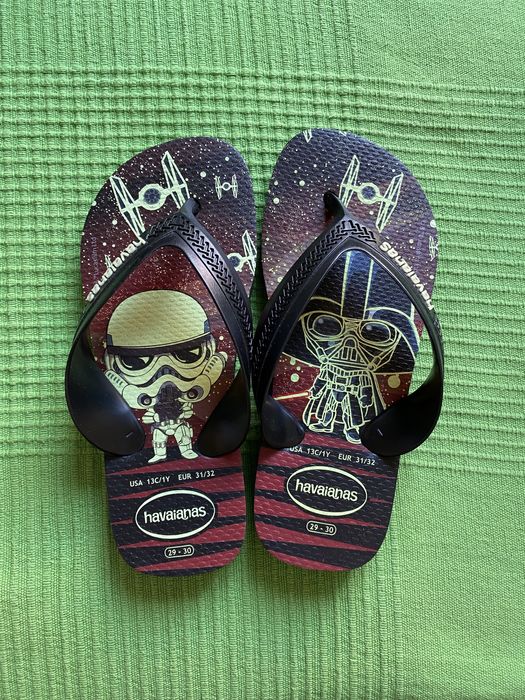 Havaianas Star Wars (brilham no escuro) - Novas