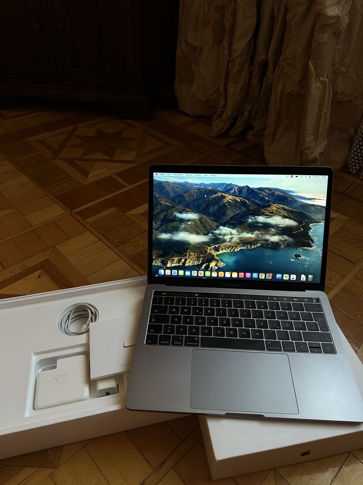 Macbook Pro 13 2016 Touchbar 8/256GB A1706/макбук про з тачбаром