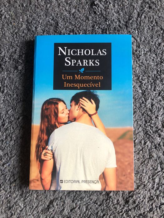 Livro “um momento inesquecível” de Nicolas Sparks.