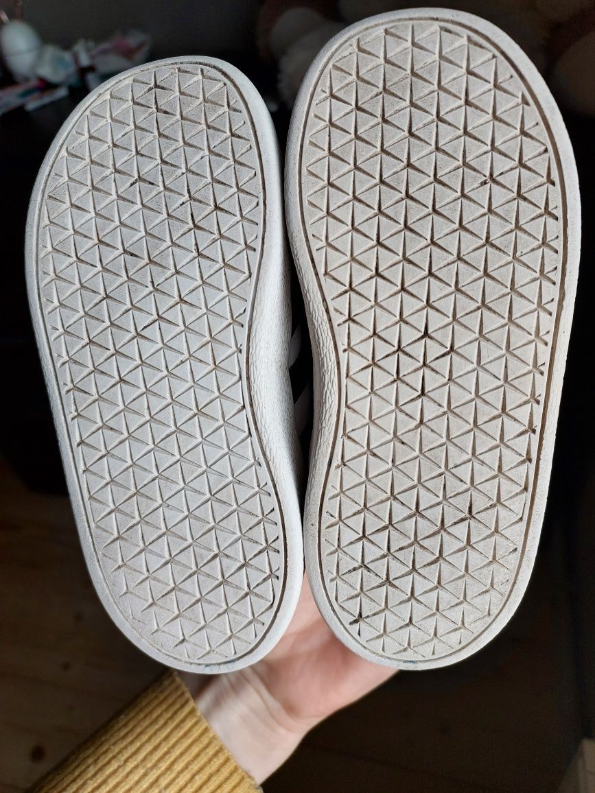 Кросівки Adidas 23 розмір (14,5 см)